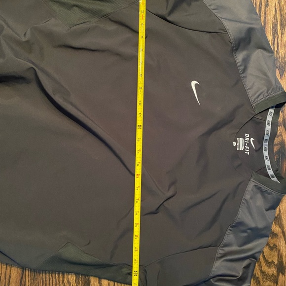 Nike Dry Fit pullover windbreaker. Excellent condition.Non smoking home. - Picture 3 of 4